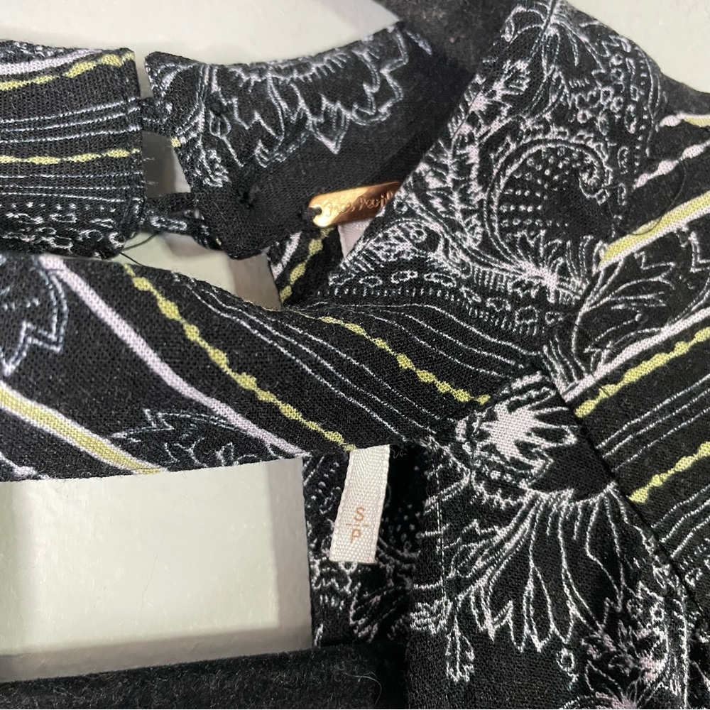 Free People Choker Neck Cutout Neckline Patterned Boho Loose Fir Blouse Small - Picture 3 of 7